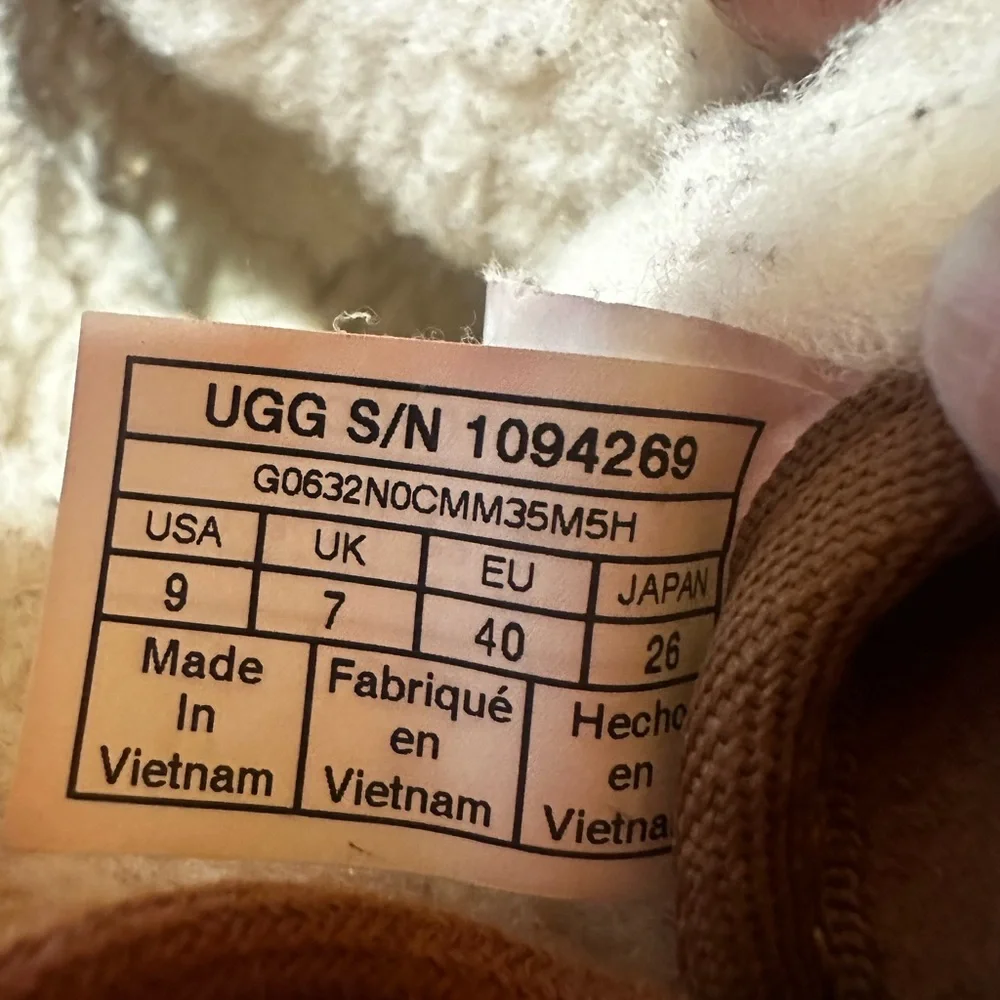 UGG neumel chukka boot women’s 9